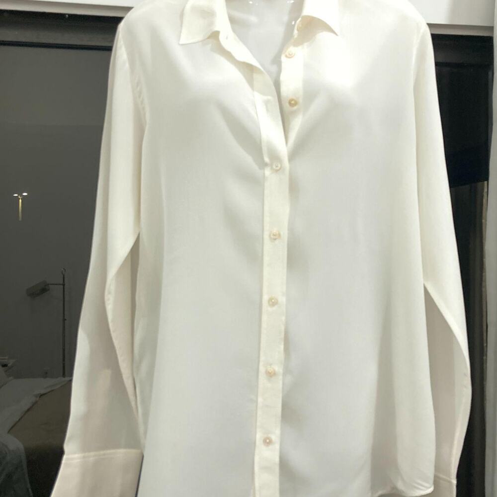 Everlane The Must Have Shirt in Washable Clean Silk, Off-White Cream, Size 10